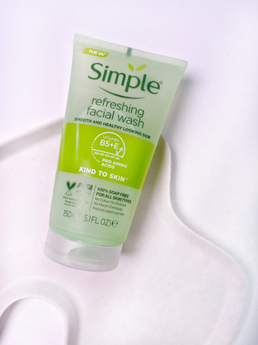 ژل شستشو صورت سیمپل مدل رفرشینگ