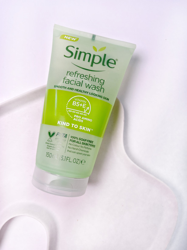 ژل شستشو صورت سیمپل مدل رفرشینگ