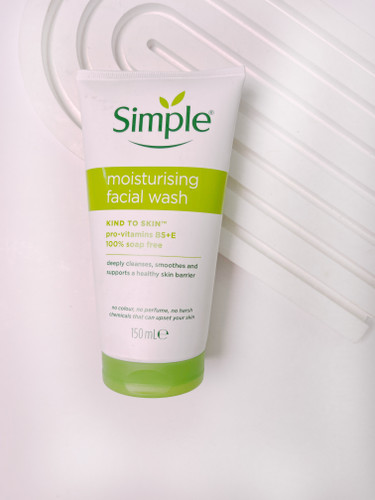 ژل شستشوی صورت سیمپل مدل Moisturizing